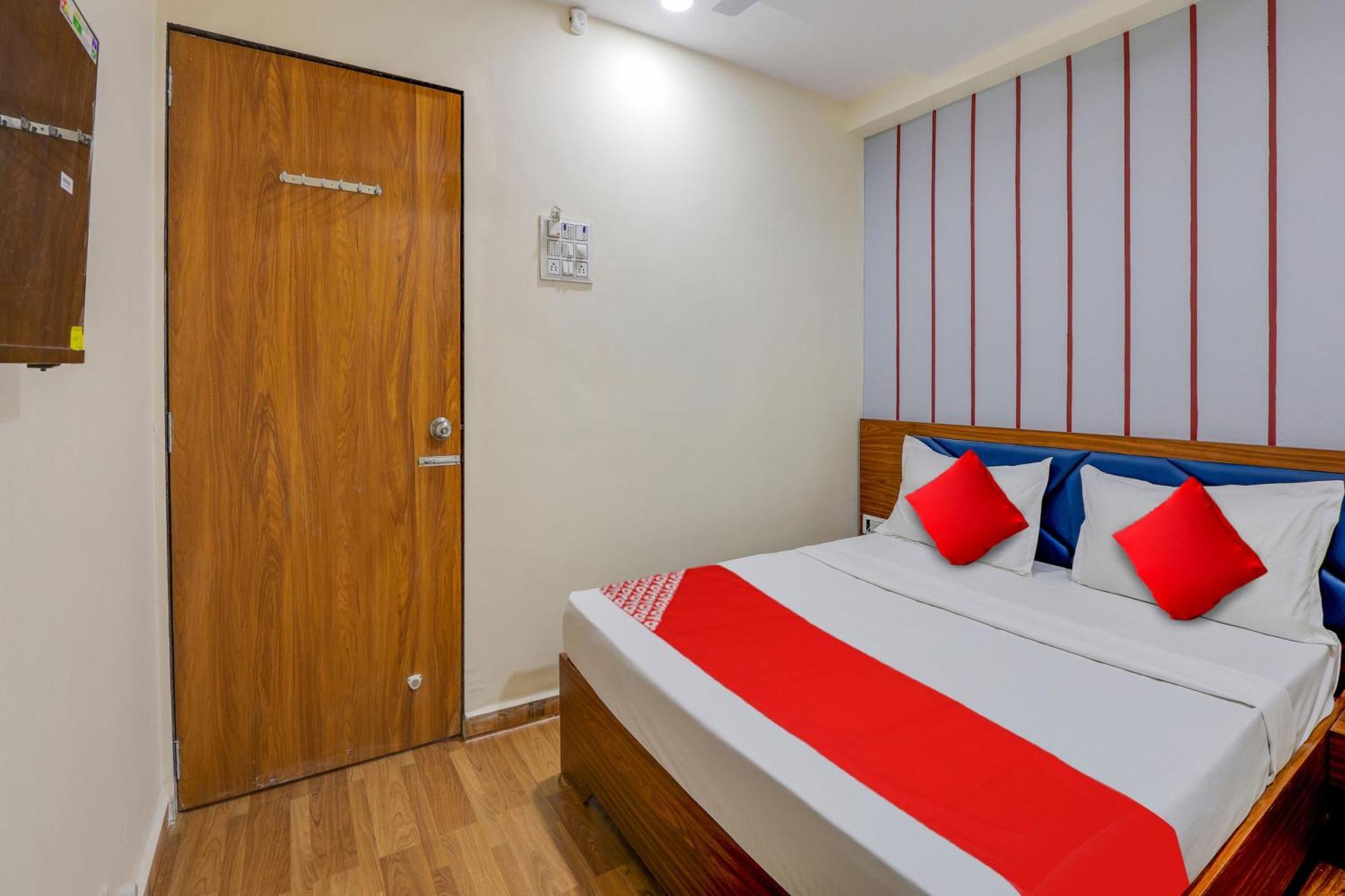 Hotel O Lotus Surat Ngoại thất bức ảnh