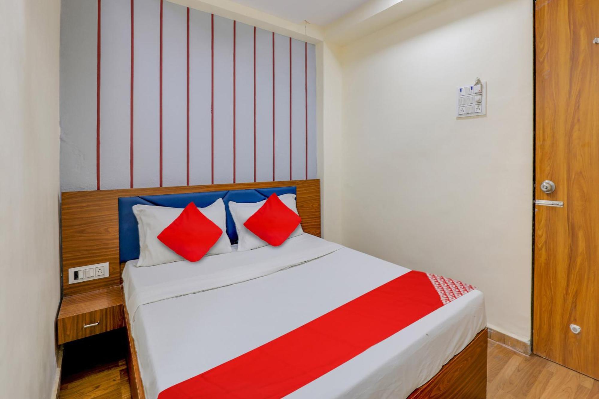 Hotel O Lotus Surat Ngoại thất bức ảnh
