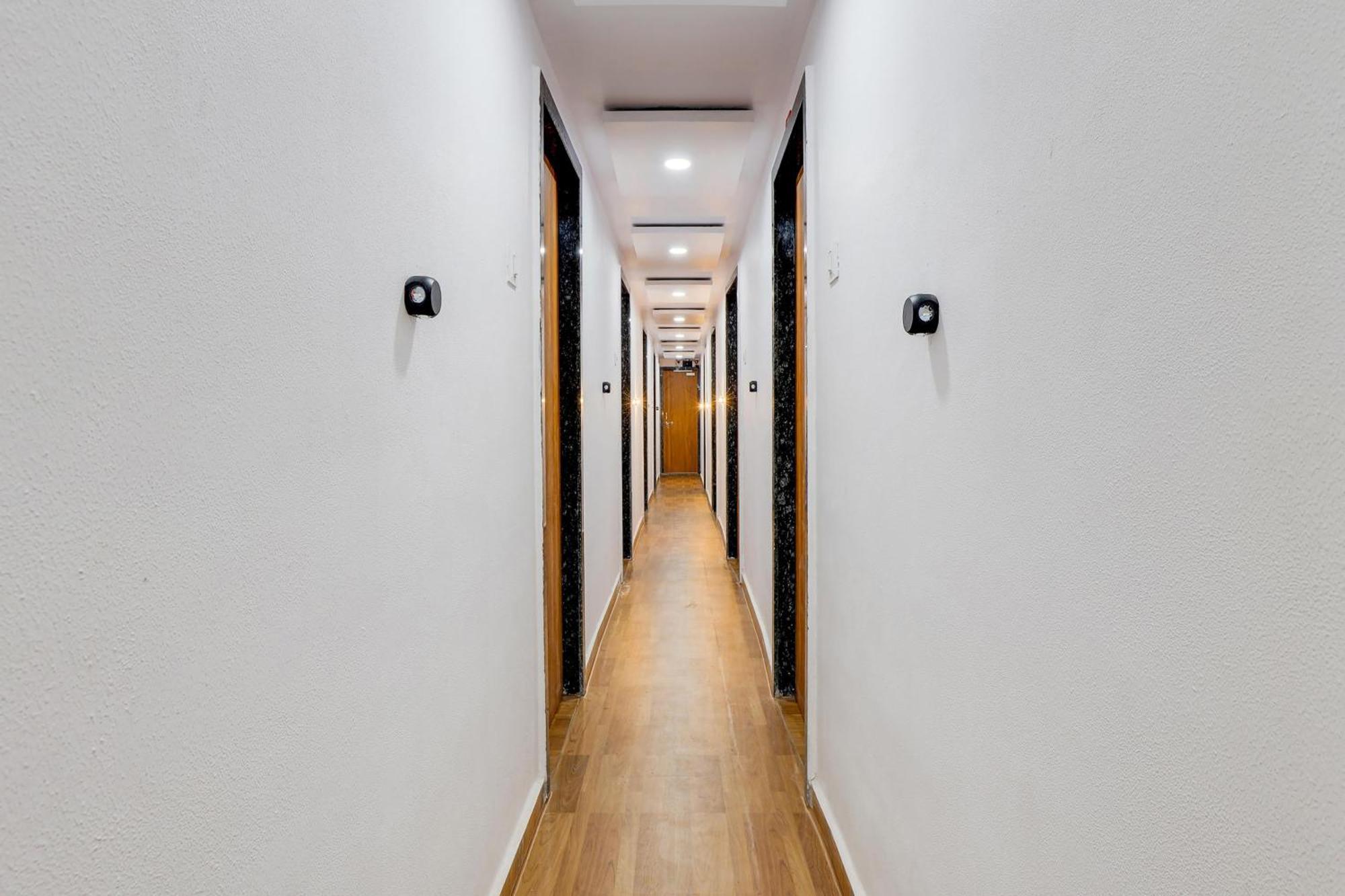 Hotel O Lotus Surat Ngoại thất bức ảnh